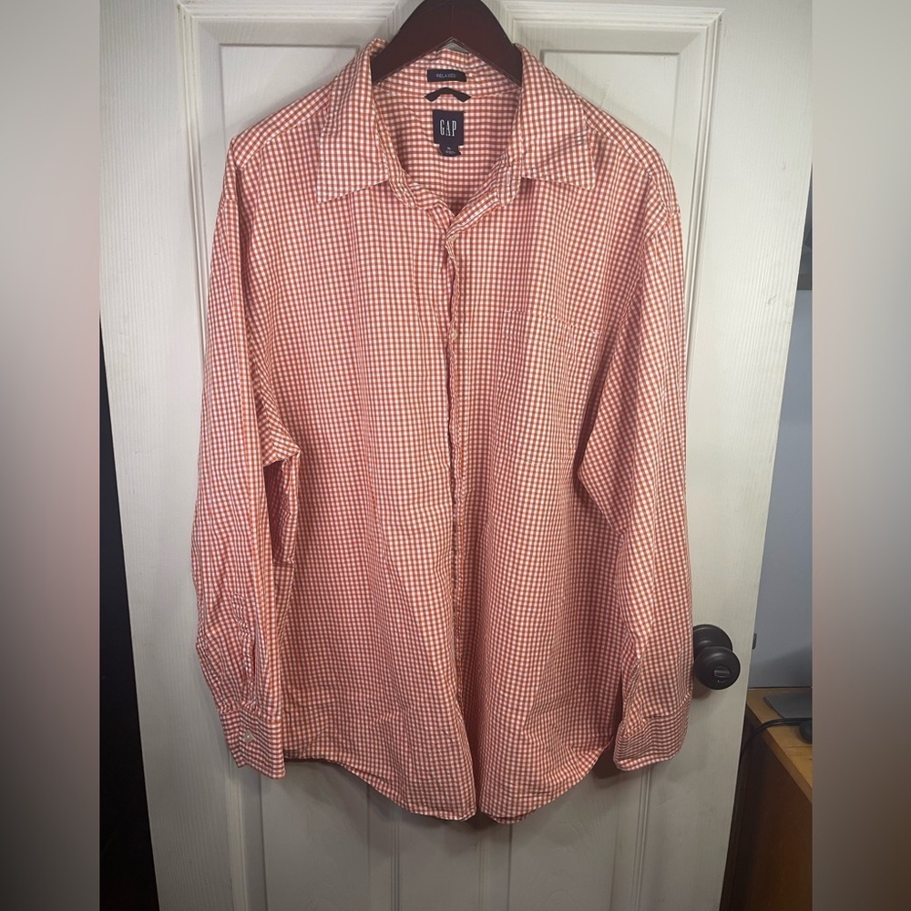 Gap long sleeve button down gingham pattern dress shirt . Relaxed‎ fit